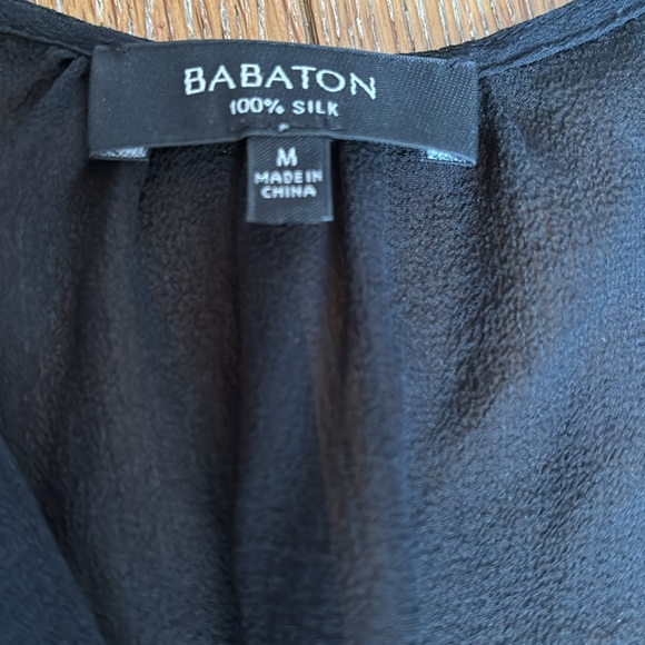 Babaton Aritzia, 100% silk top long sleeve size medium - Picture 3 of 4